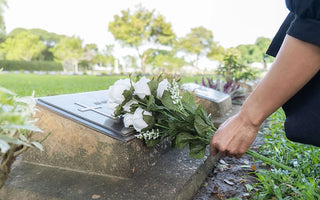 How to Dispose of Loved One's Ashes?