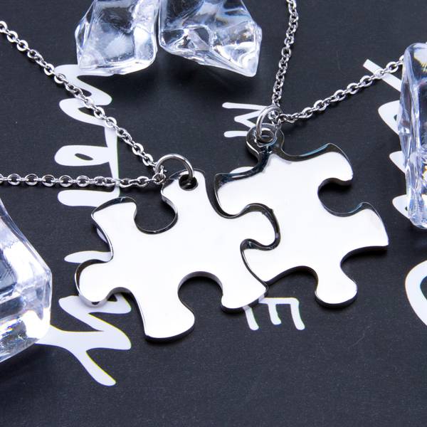 Fanery Sue Personalized Puzzle Pieces Matching Necklace/Kaychain for Love Best Friends Family Custom Name/Date Matching Pendant Set with Gift Box