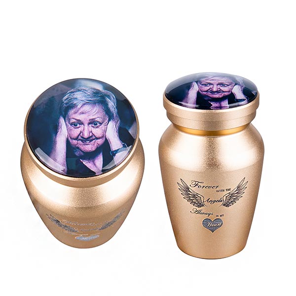small keepsake cremation urns