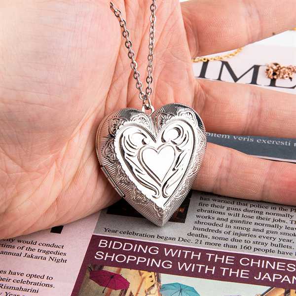 silver picture locket necklace