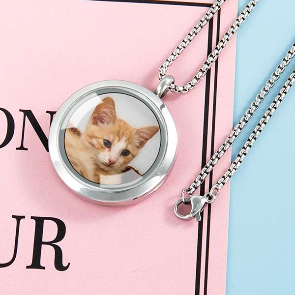 locket necklace with picture inside