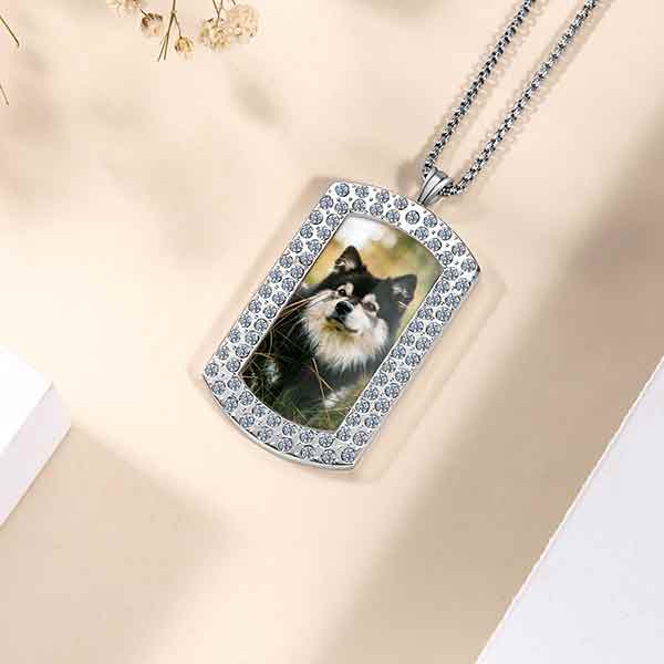 necklaces with picture inside