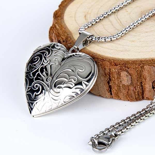 memory necklace with picture